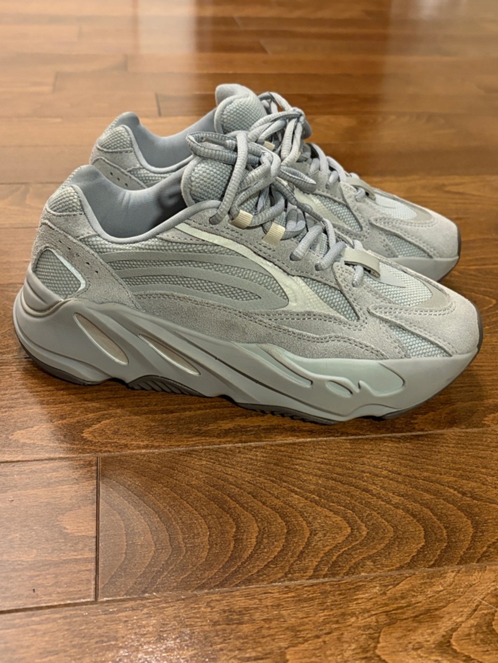 YEEZY 700 V2 Hospital Blue YOUTH US 5.5 / W US 7 - Picture 8 of 8